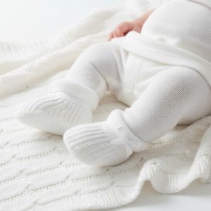 White Bow Knit Booties – by Soft Touch (Newborn+)