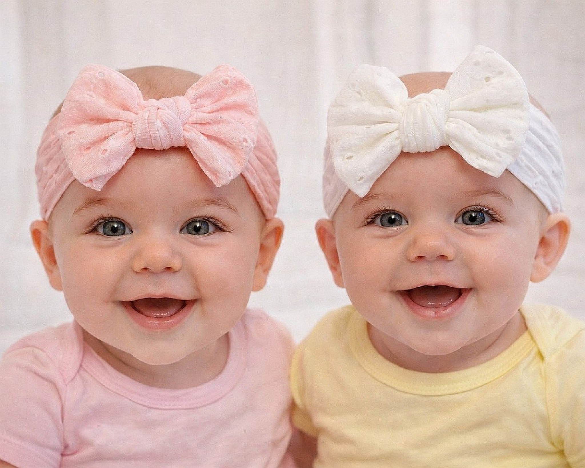 Pink & White Broderie Twin Pack Stretch Bow Headband Set – by Nursery Time (0–18 Months)